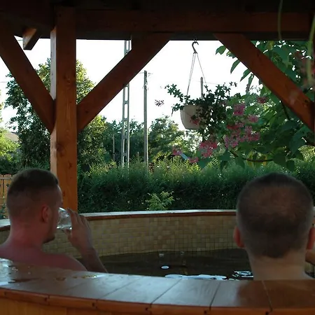 Levendula Vendeghaz 3* Tiszaszolos