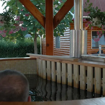 招待所 Levendula Vendeghaz Tiszaszolos