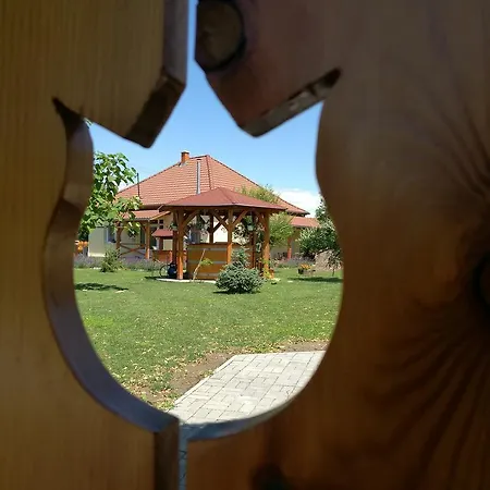 Levendula Vendeghaz 招待所 Tiszaszolos